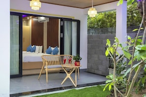 Chambre Quadruple Deluxe, vue jardin | Bureau, Wi-Fi gratuit