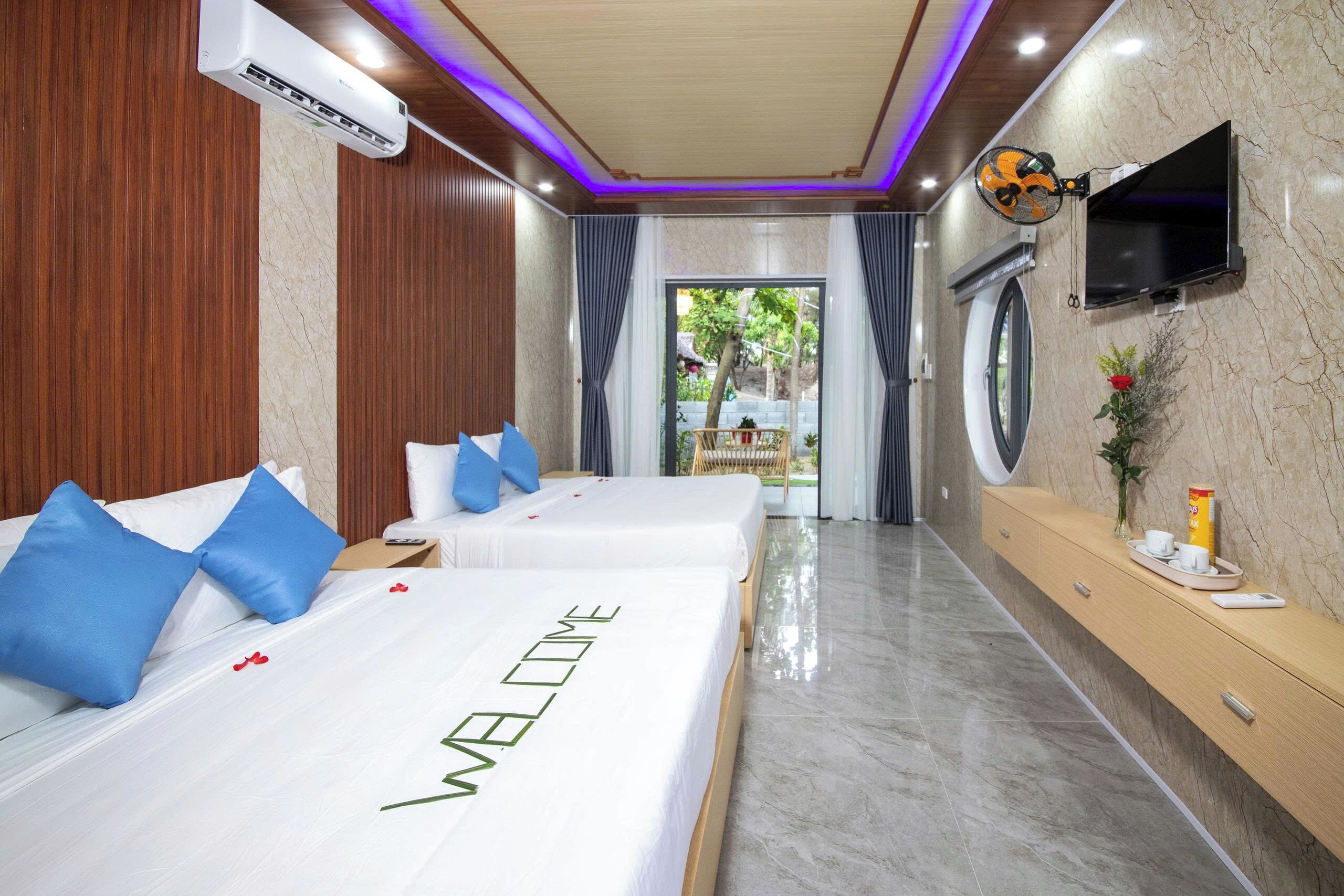 Quadrupla Deluxe, vista giardino | Una scrivania, Wi-Fi gratuito