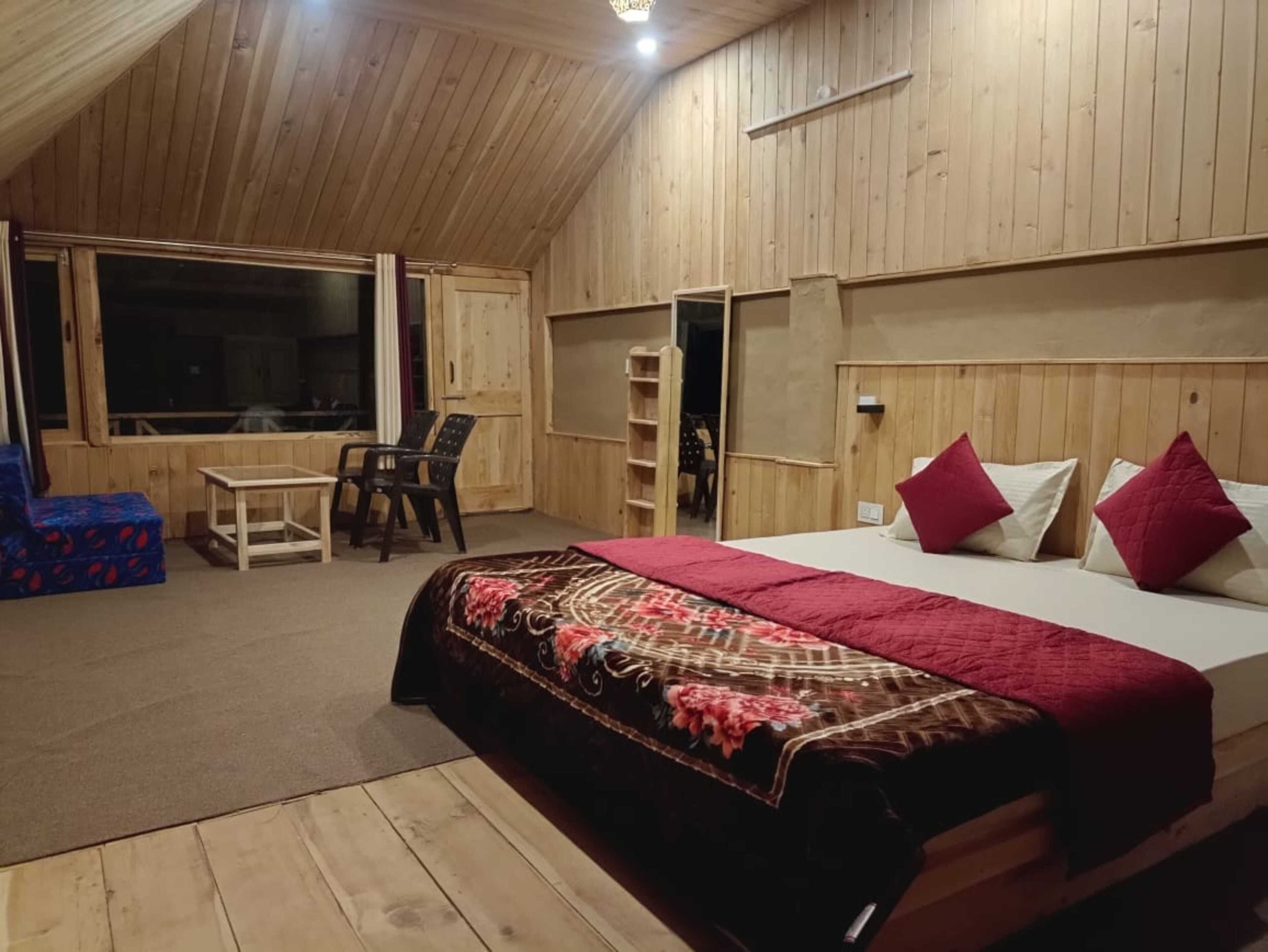 Kamar Deluks | Tempat tidur lipat/tambahan dan seprai linen