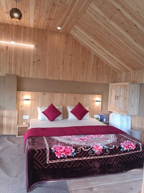 Habitación Deluxe | Camas extra y ropa de cama 