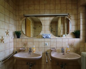 Bathroom - Vrbo Property (Lenzkirch)