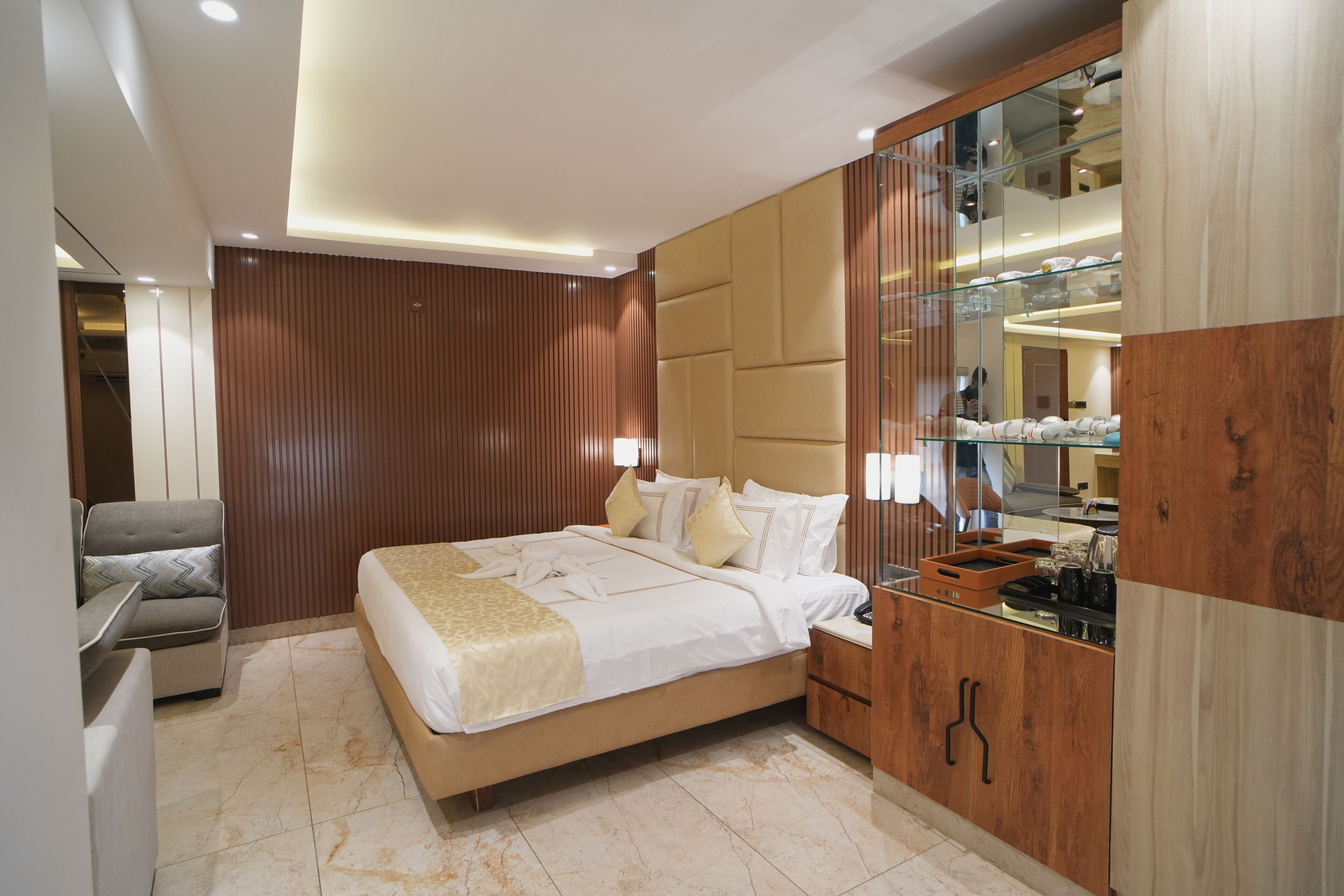Presidential Room, City View | Desk, free WiFi
