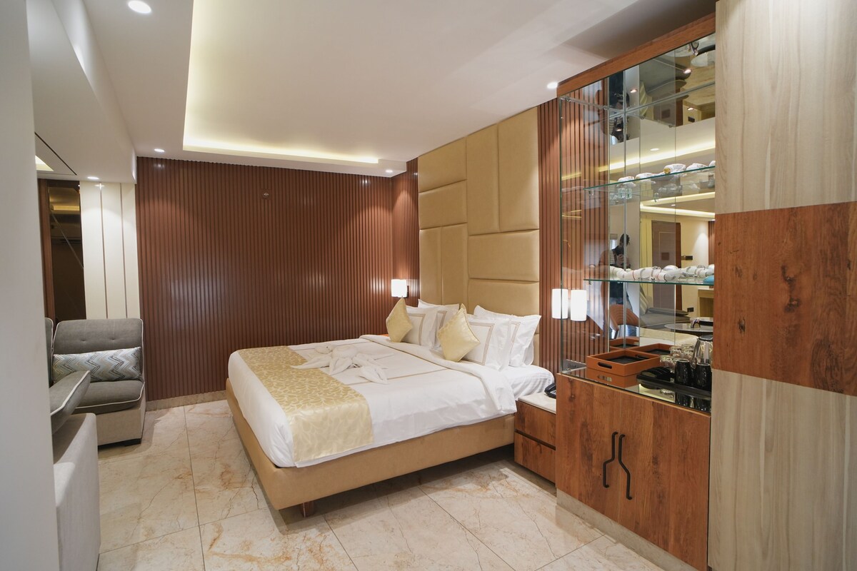 Presidential Room, City View | Meja, Wi-fi percuma 