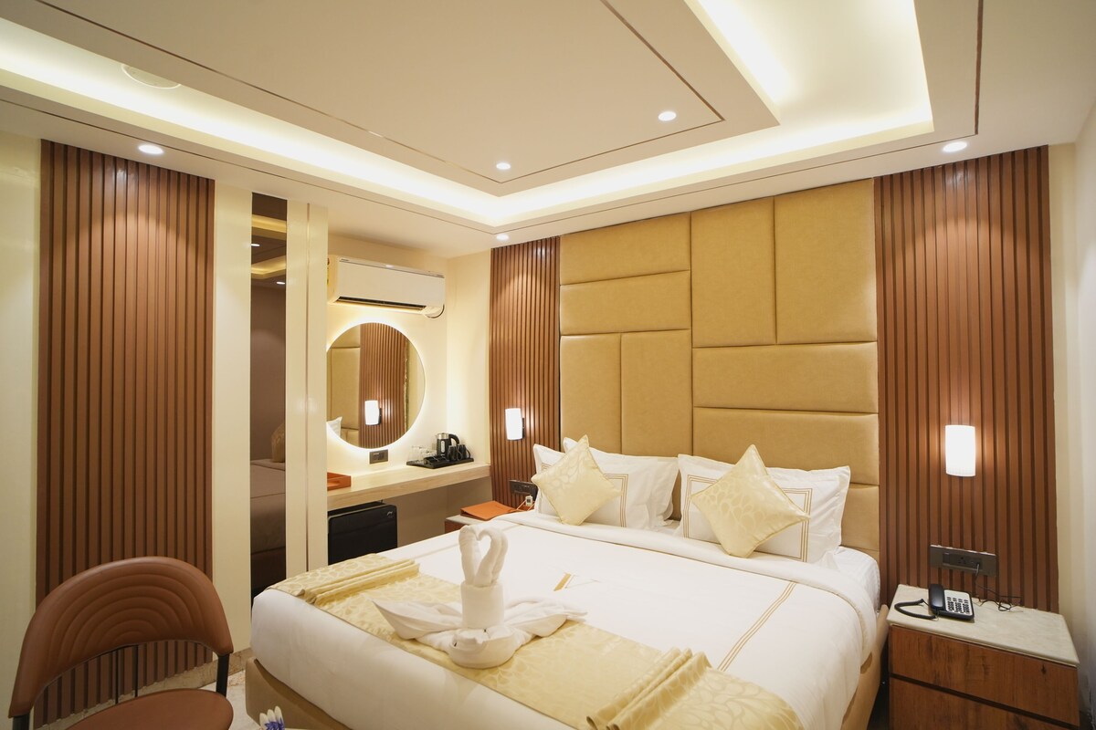 Basic Double Room, City View | Meja, Wi-fi percuma 