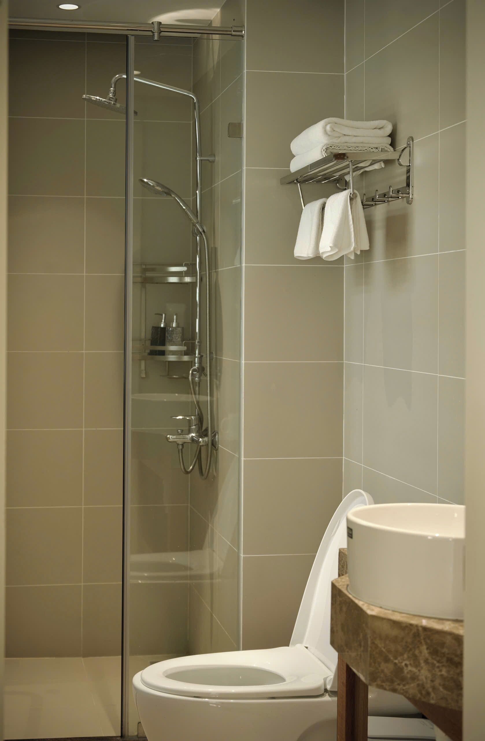Vila Keluarga, patio, pemandangan kebun | Kamar mandi | Perlengkapan mandi gratis, pengering rambut, handuk, dan sabun