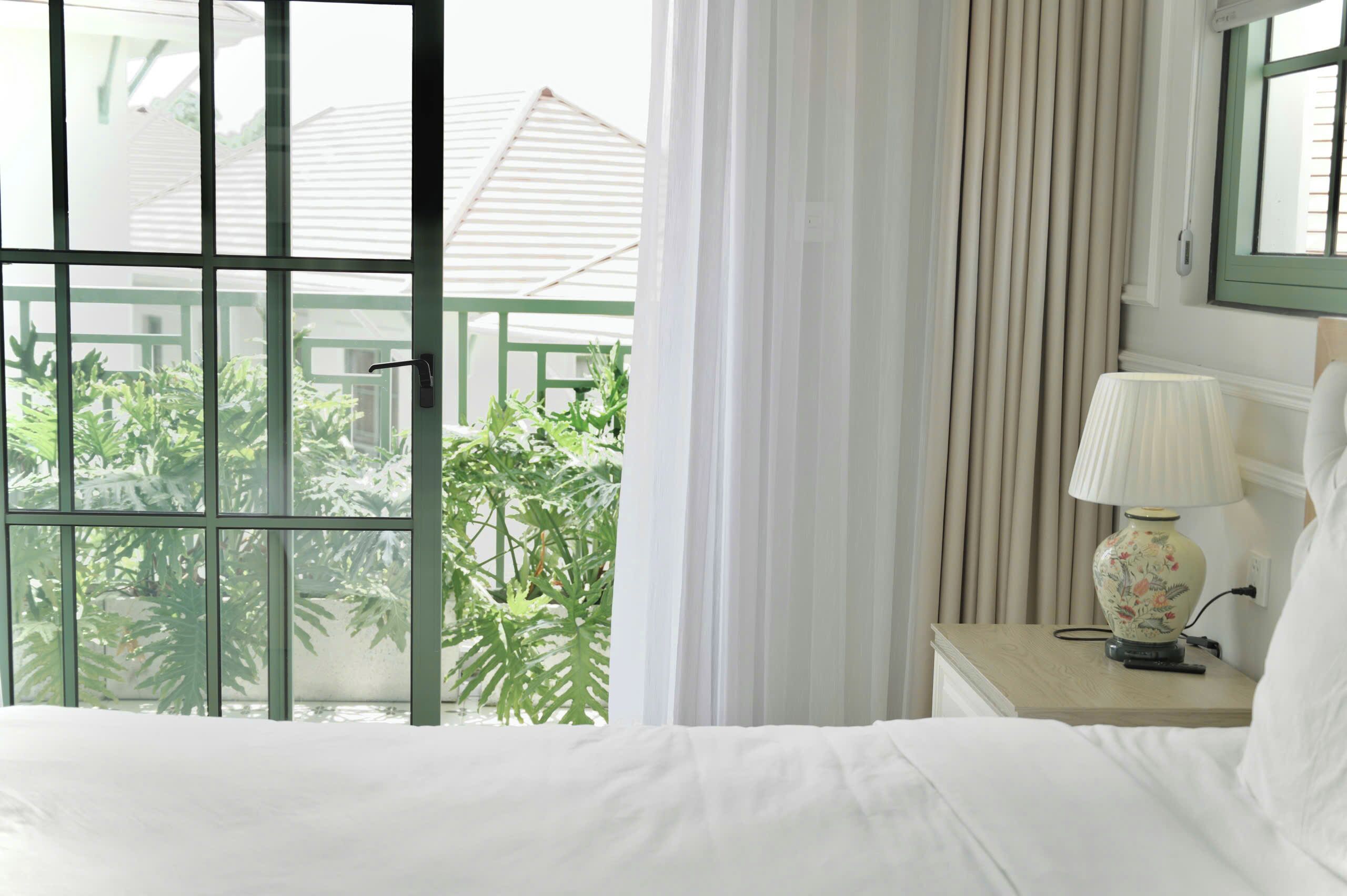 WiFi (free), bed sheets