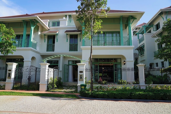 ด้านหน้าที่พัก