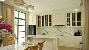 Family Villa, Patio, Garden View | Private kitchen | Fridge, microwave, cookware/dishes/utensils