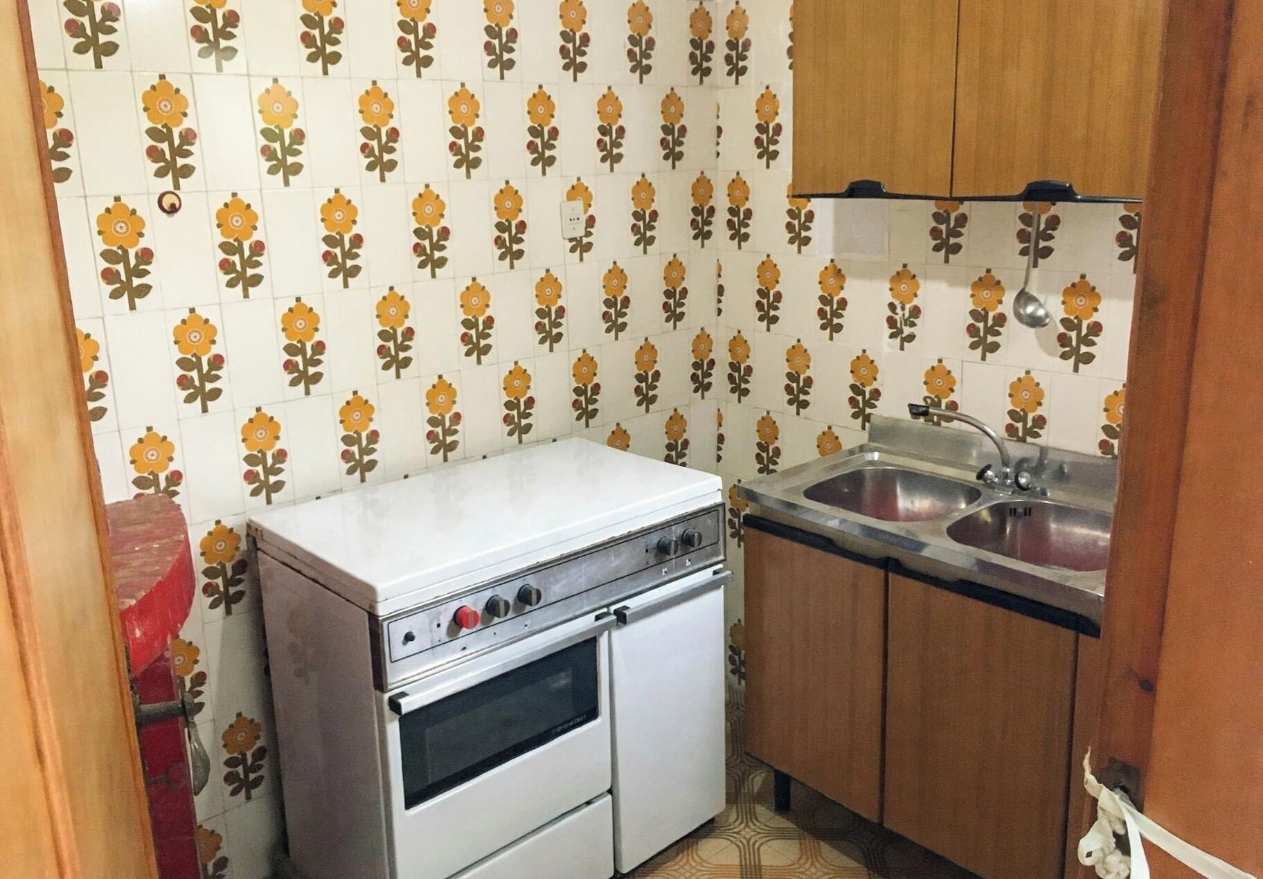 Fridge, stovetop, electric kettle, cookware/dishes/utensils