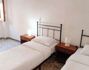 2 bedrooms, bed sheets - La Casina di Zia Nina Vacation Home (Praia a Mare)