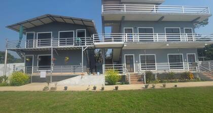 Charming 6-bedroom bed & breakfast Farm Stay in peaceful Jim Corbett.