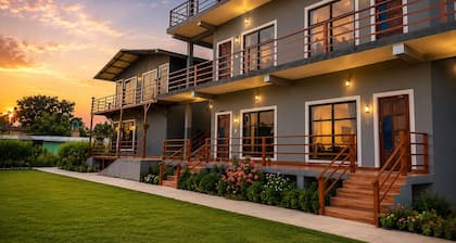 Charming 6-bedroom bed & breakfast Farm Stay in peaceful Jim Corbett.