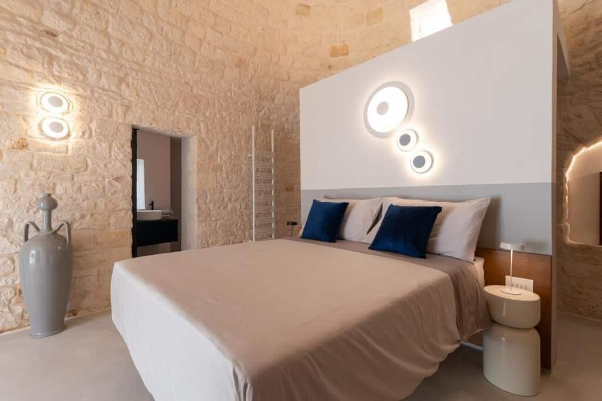 Exclusive Suite, Corner | Peralatan tempat tidur premium, gebar bulu kapas, busa memori, bar mini 