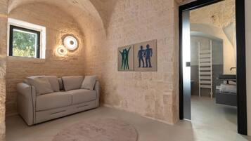 Design Suite, 1 King Bed with Sofa bed, Poolside | Interior
