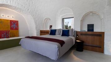 Honeymoon Suite, 1 King Bed | Premium bedding, down comforters, memory foam beds, minibar