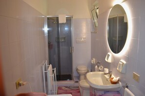 Bathroom - Vrbo Property (mezzanego)