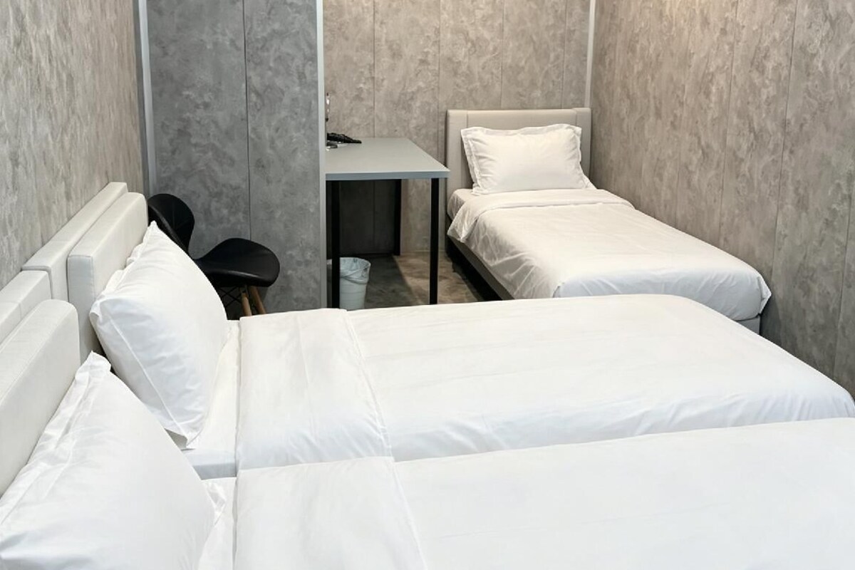 Chambre triple Confort, non-fumeur | Accès au Wi-Fi (inclus)
