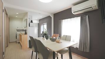 Comfort Quadruple Room (201) | Dining