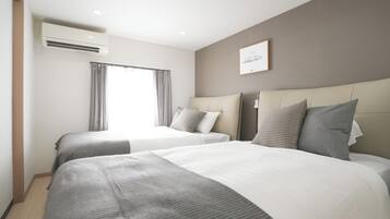 Comfort Quadruple Room (201) | Laptop workspace, WiFi (free)