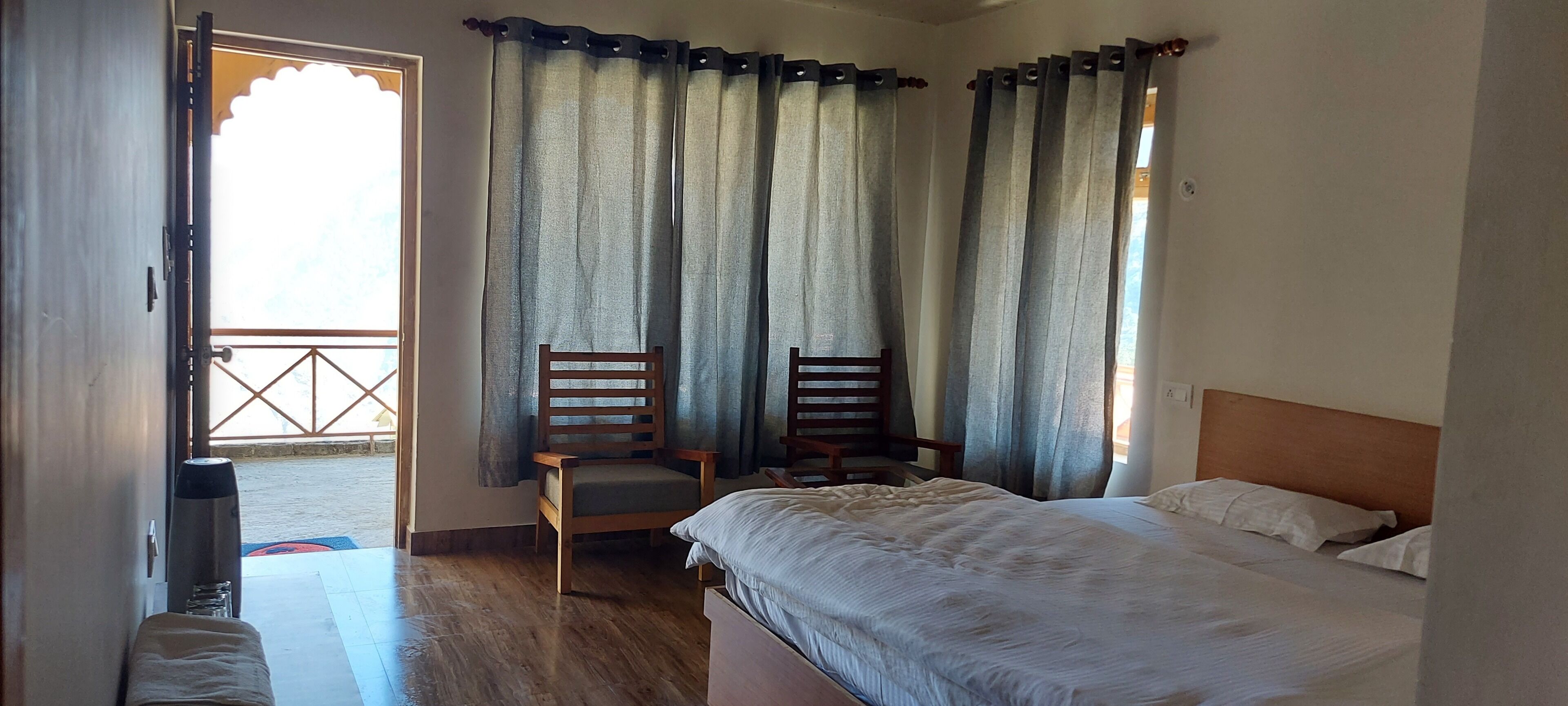ห้องลักซ์ชัวรี่ดับเบิล, ระเบียง | ผ้าปูที่นอน
