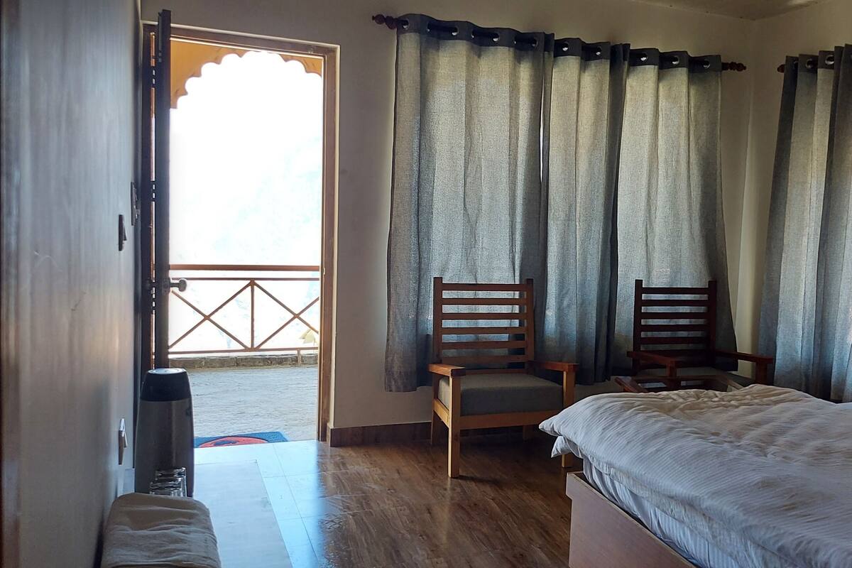 Chambre luxueuse double, balcon | Literie fournie