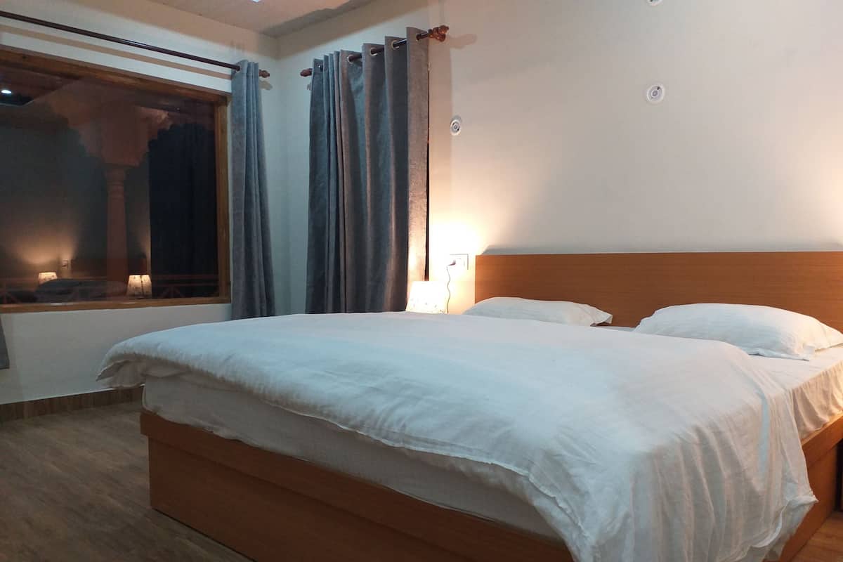 Chambre familiale double, balcon | Literie fournie