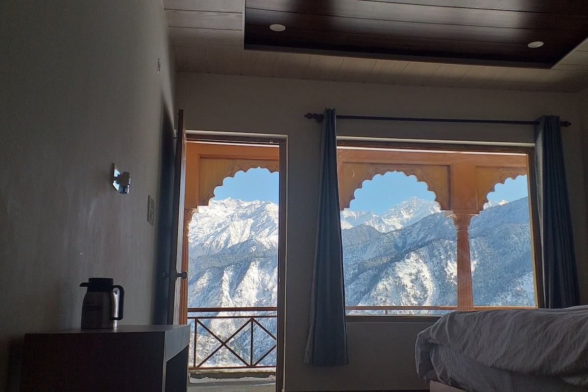 Chambre luxueuse double, balcon | Literie fournie