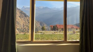 Habitación doble de lujo, balcón, vista a la montaña | Interior