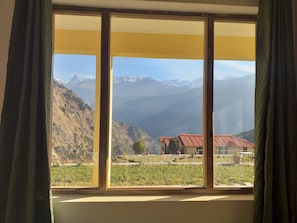 Chambre luxueuse double, balcon, vue sur la montagne | Intérieur