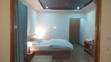 Habitación doble Deluxe, balcón | Ropa de cama