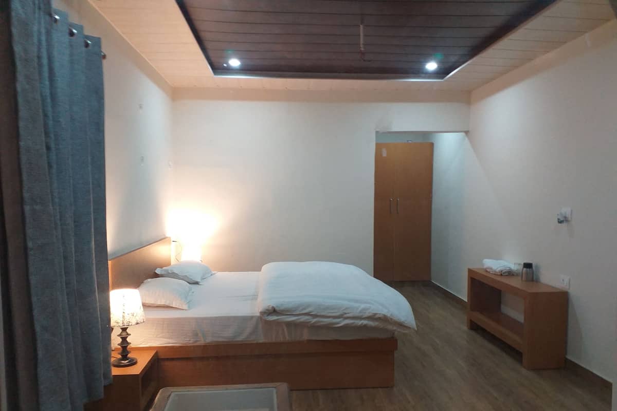 Chambre familiale double, balcon | Literie fournie