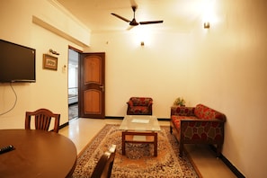 Luxury Room | Living room | 32-inch flat-screen TV with cable channels