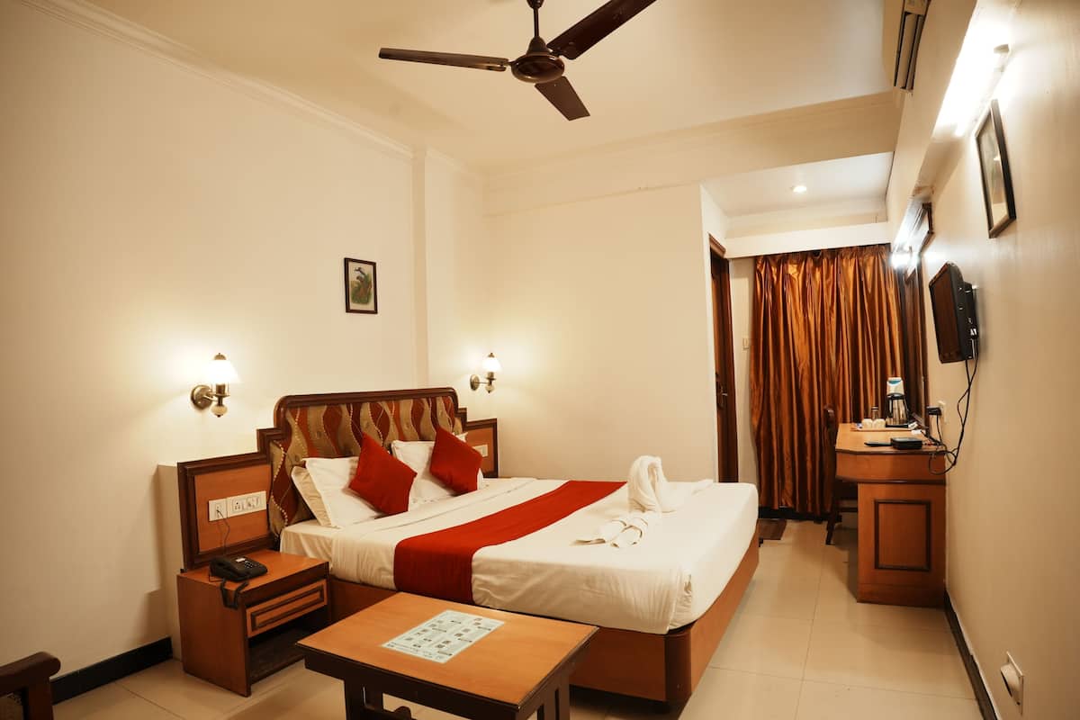 Standard Room | Egyptian cotton sheets, premium bedding, memory foam beds, desk