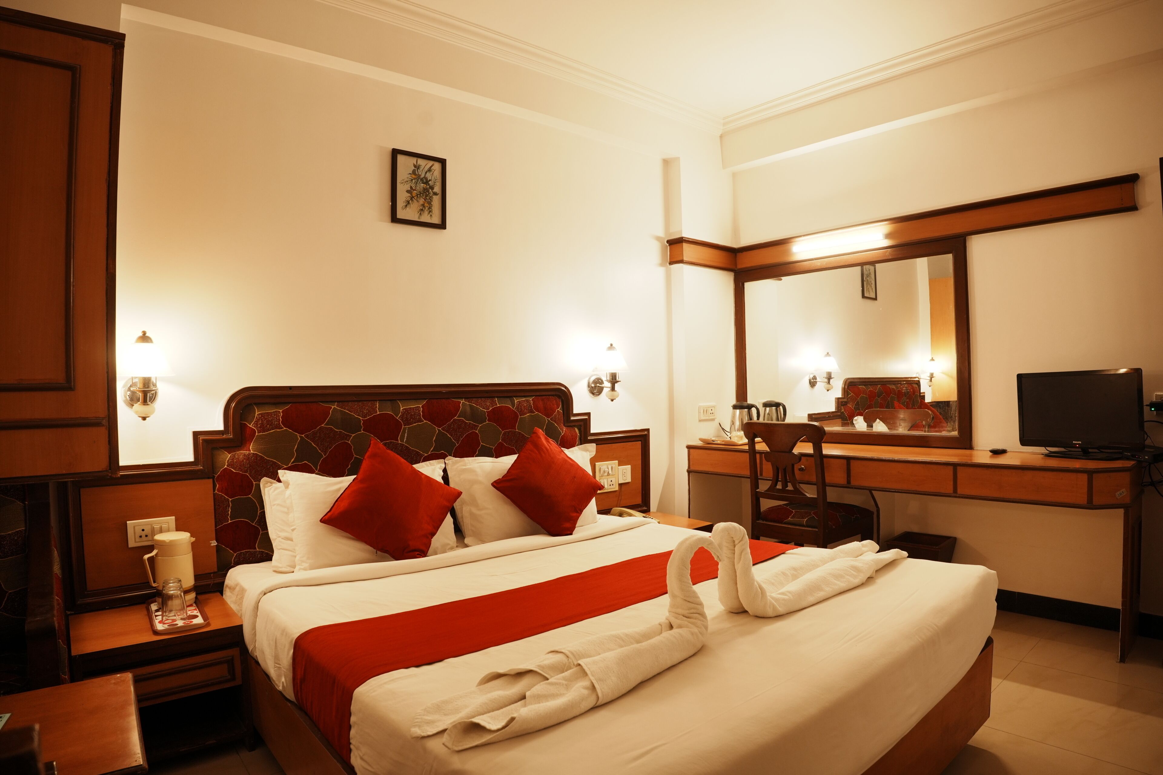 Deluxe Room | Egyptian cotton sheets, premium bedding, memory foam beds, desk