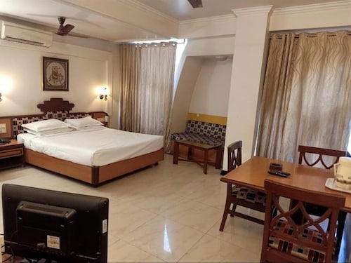 Arch Manor Bhopal