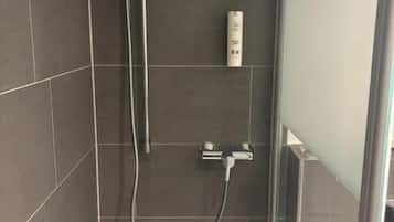 Habitación doble | Baño | Regadera, amenidades de baño gratuitas, secadora de cabello, toallas