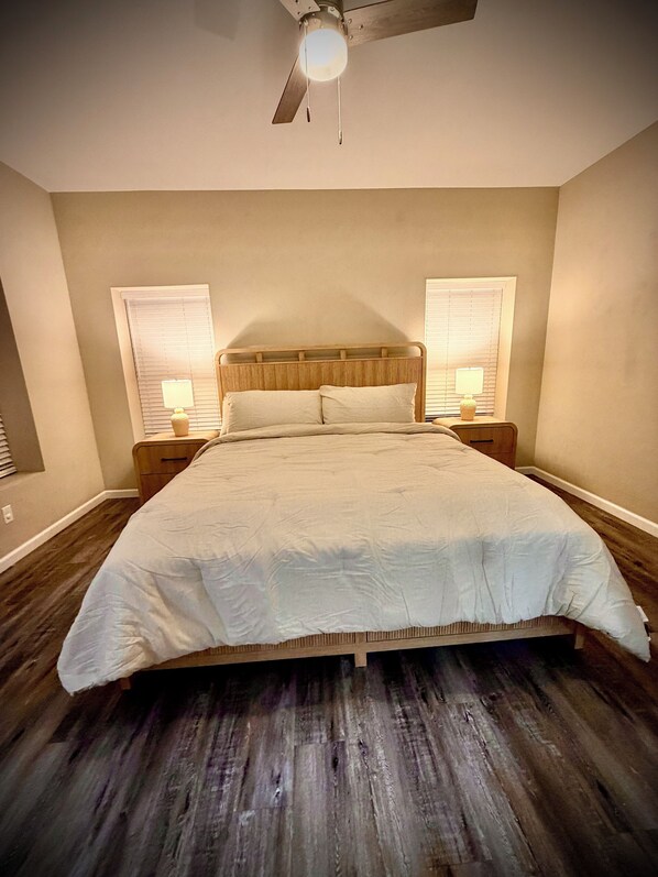 3 habitaciones, tabla de planchar con plancha, wifi y ropa de cama