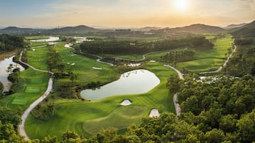 Quang cảnh sân golf