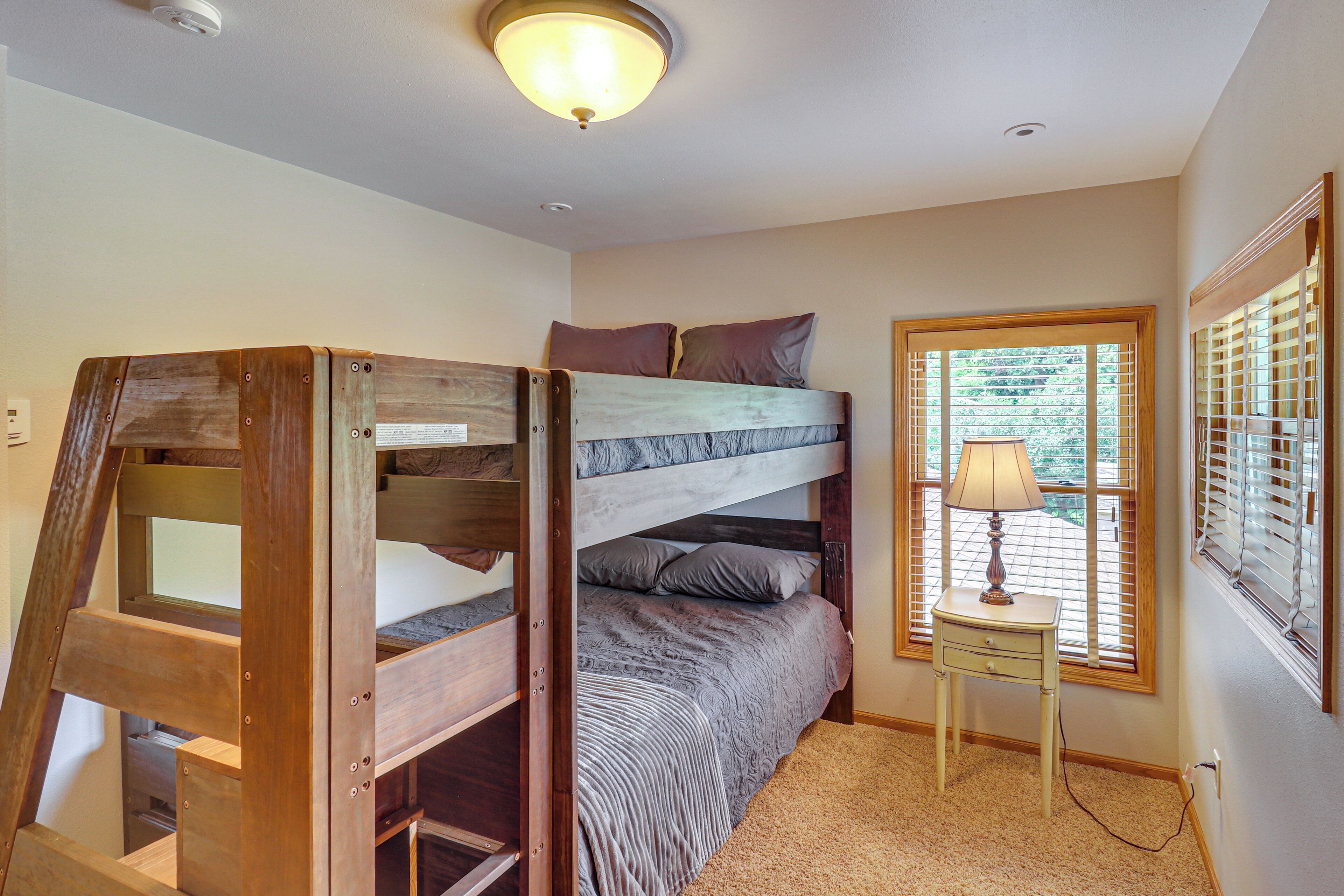 Bedroom 4 | Queen Bunk Bed | 2nd Floor