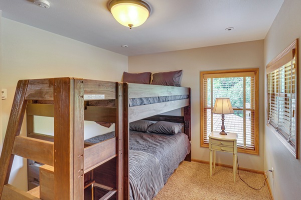 Bedroom 4 | Queen Bunk Bed | 2nd Floor