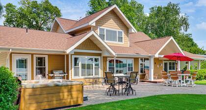 Private Dock & Hot Tub! Big Stone Lake Getaway