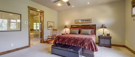 4 bedrooms, desk, iron/ironing board, Internet