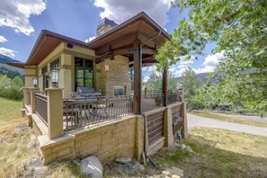 A house with a patio, outdoor grill, and stone walls. - Stunning Eagle-Vail Escape! Mtn Views + Deck (Avon)