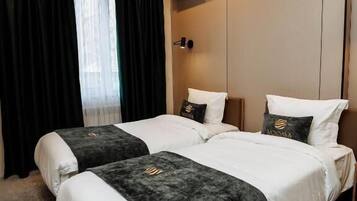 Deluxe Twin Room, City View | WiFi (free)