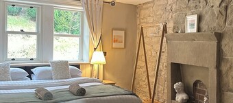 Triangle Cottage - A beautifully restored and furnished luxury cottage for two