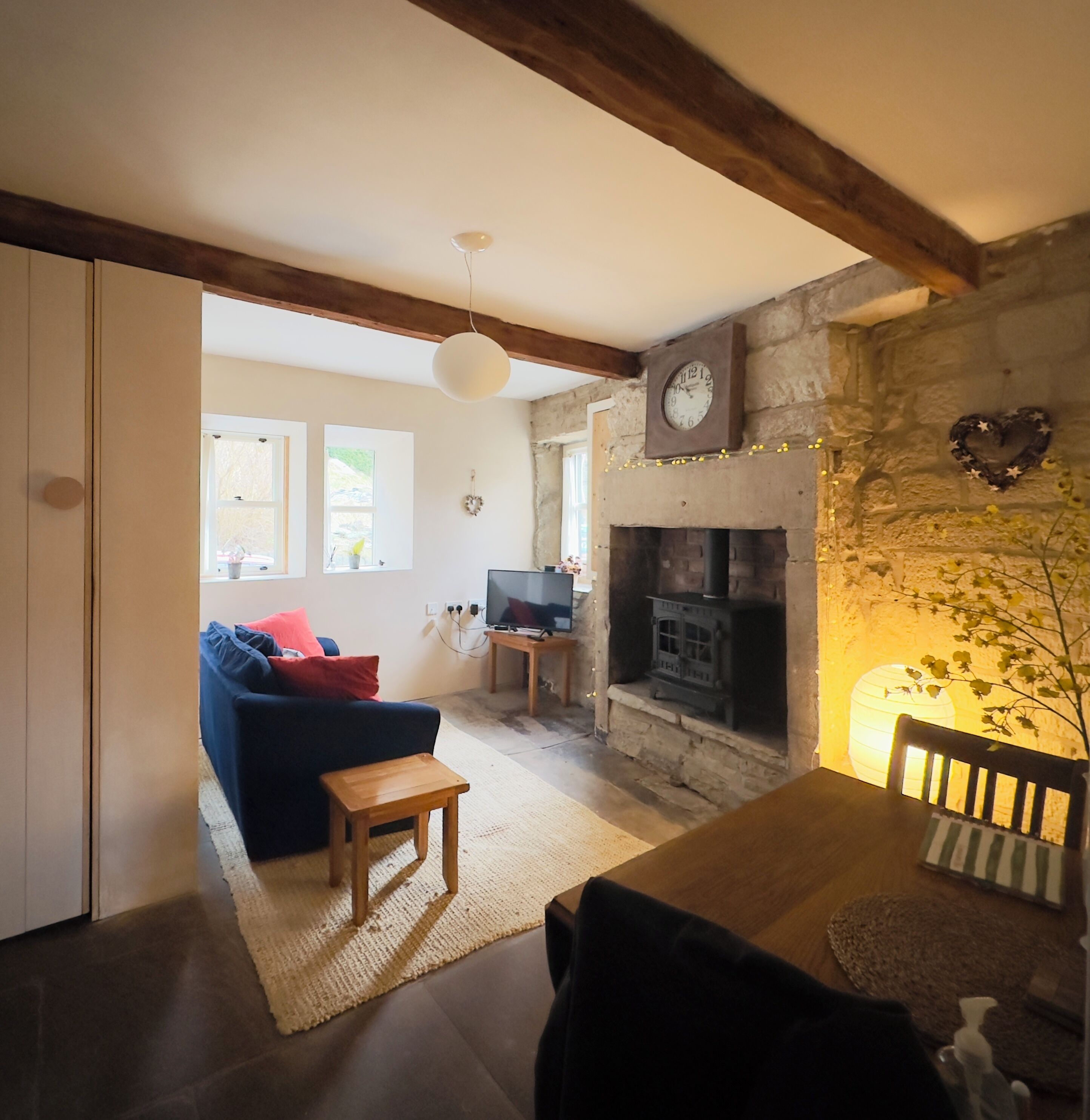 Smart TV, fireplace