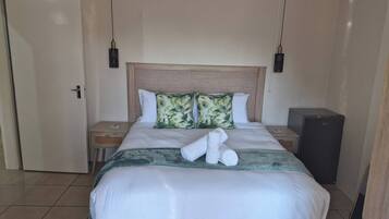 2 bedrooms, iron/ironing board, internet, bed sheets