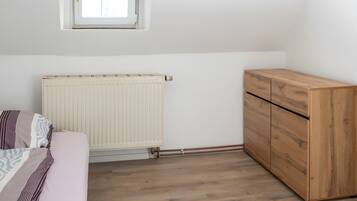 4 Schlafzimmer, Bügeleisen/Bügelbrett, WLAN, Bettwäsche