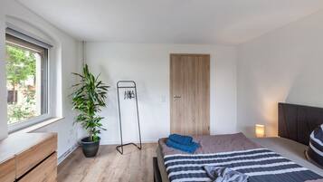 4 habitaciones, tabla de planchar con plancha, wifi y ropa de cama