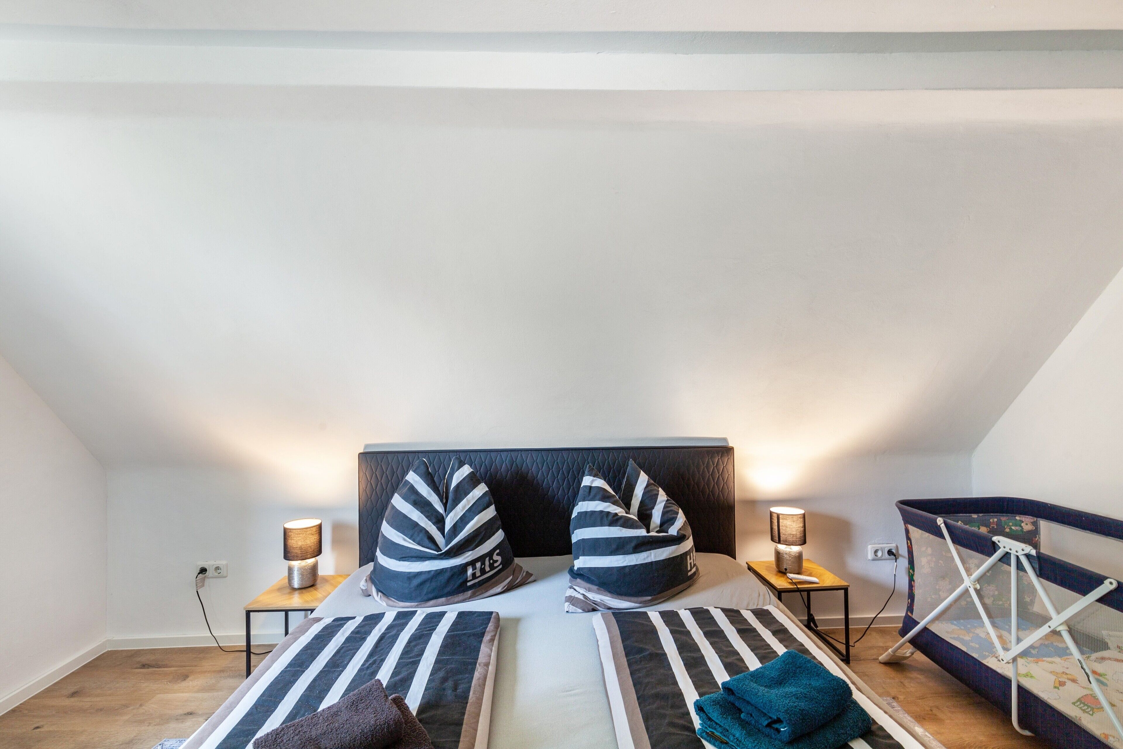 4 Schlafzimmer, Bügeleisen/Bügelbrett, WLAN, Bettwäsche